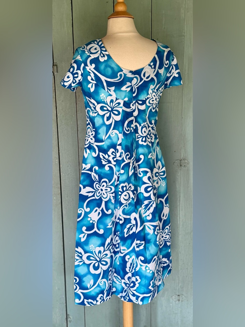 VTG 70's Hawaii Muumuu Dress Light Weight Ocean Blue Abstract Floral Hostess 12